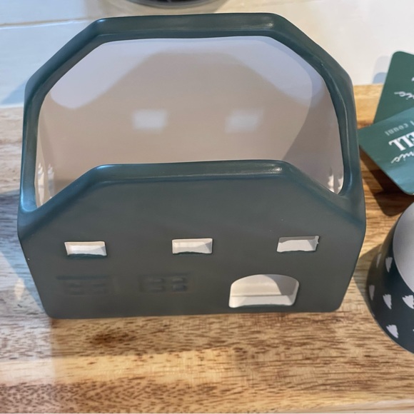 - NWT Ceramic Dark Green Tree House & 2 ceramic tree bells - Picture 4 of 11